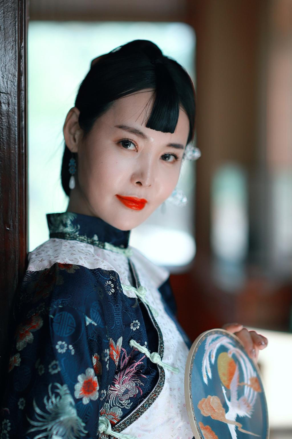 温婉古装美人杏眼红唇古风摄影