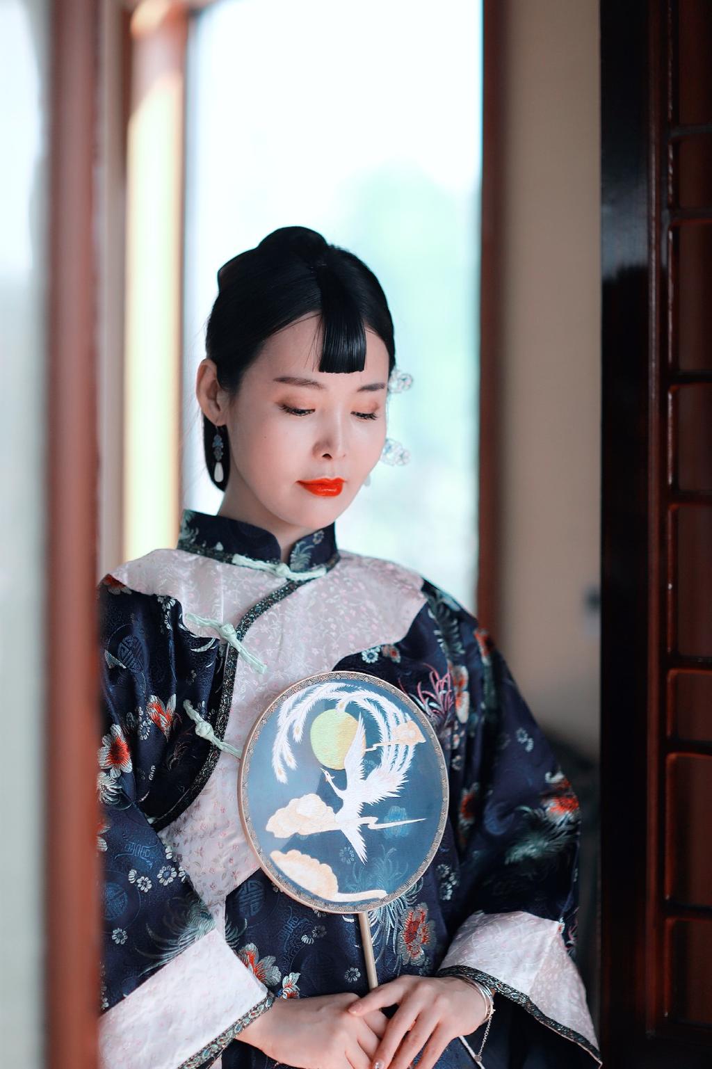 温婉古装美人杏眼红唇古风摄影