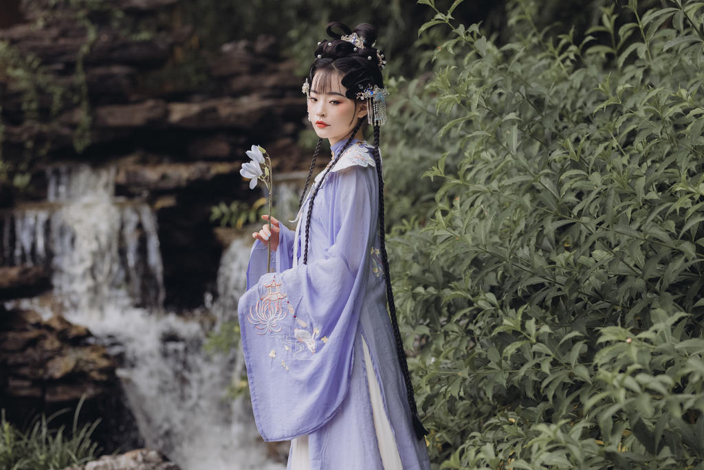 古装美人温柔大方养眼古风摄影