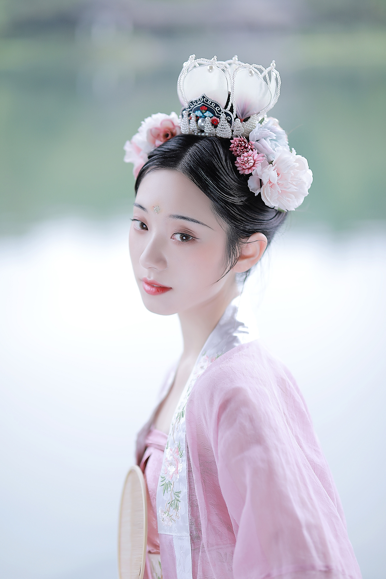 粉嫩古装美女娴静优雅写真