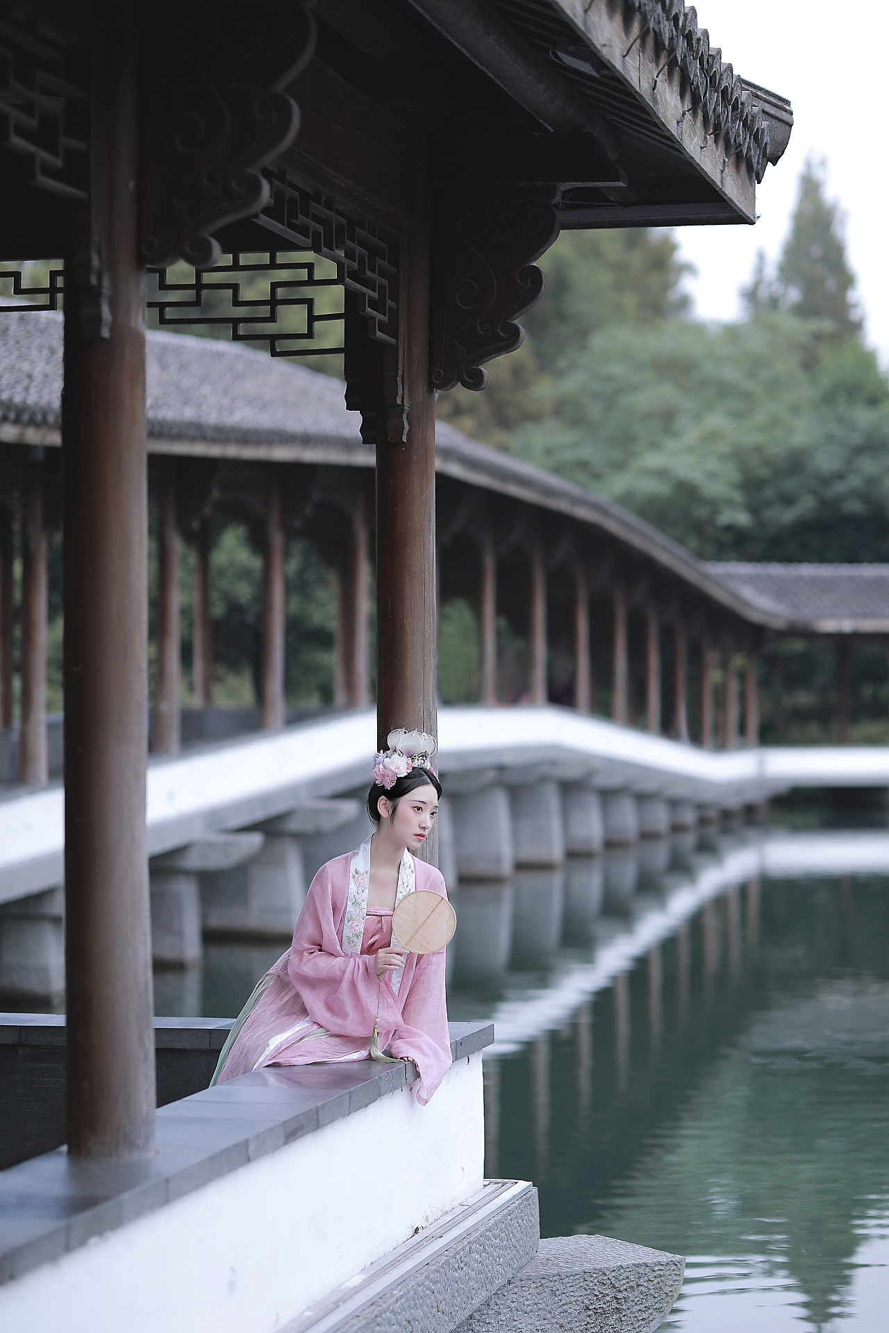 粉嫩古装美女娴静优雅写真