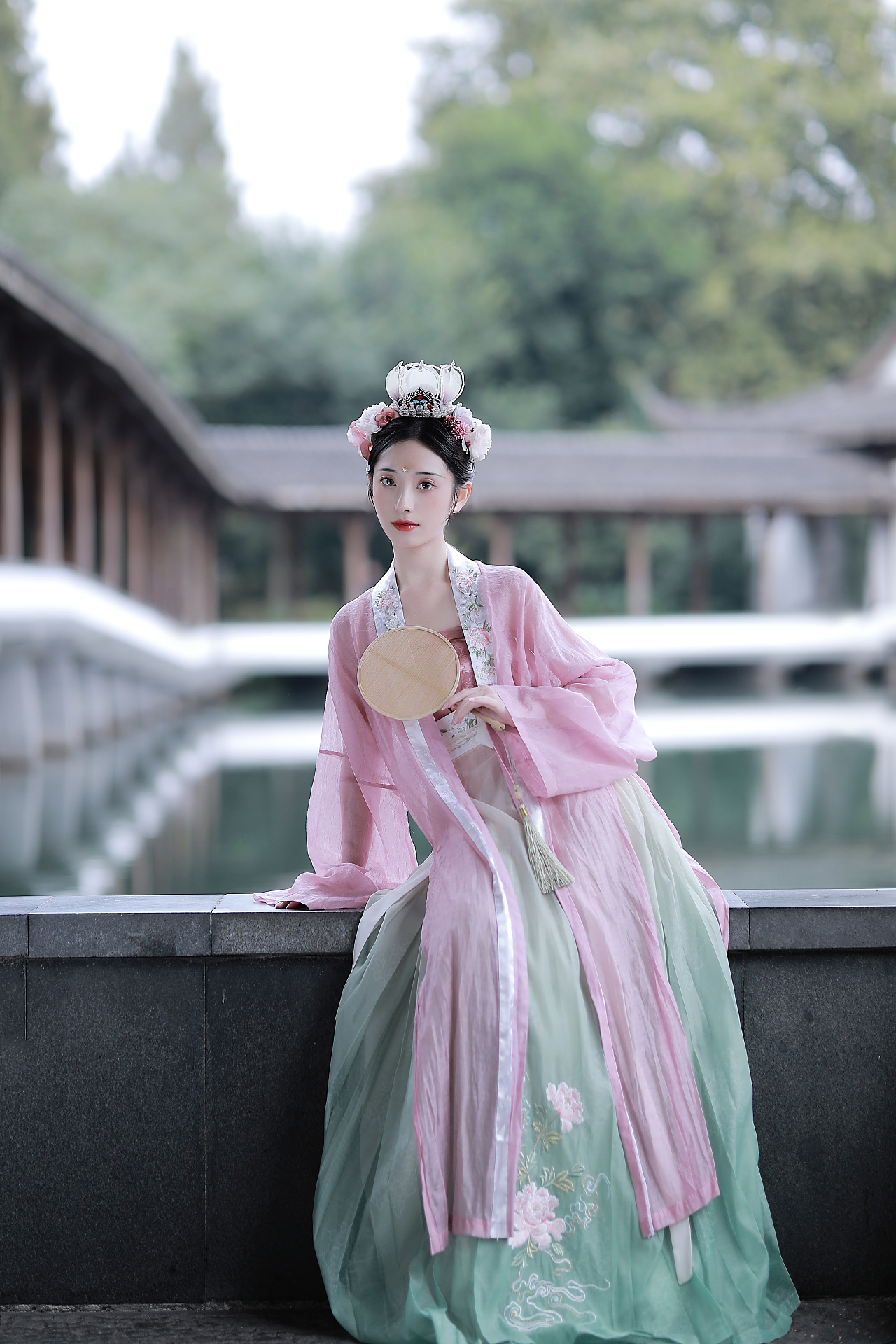 粉嫩古装美女娴静优雅写真