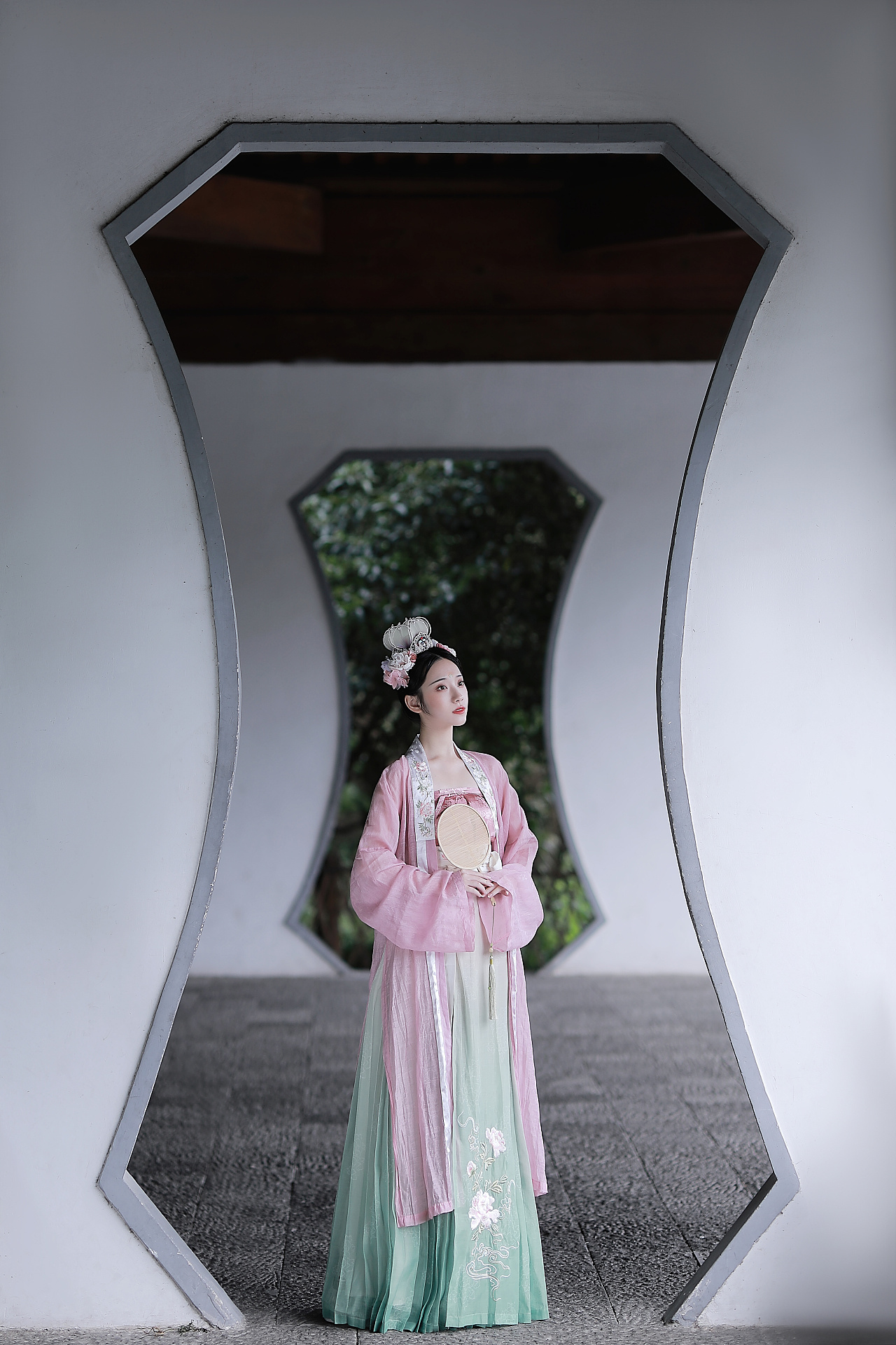 粉嫩古装美女娴静优雅写真