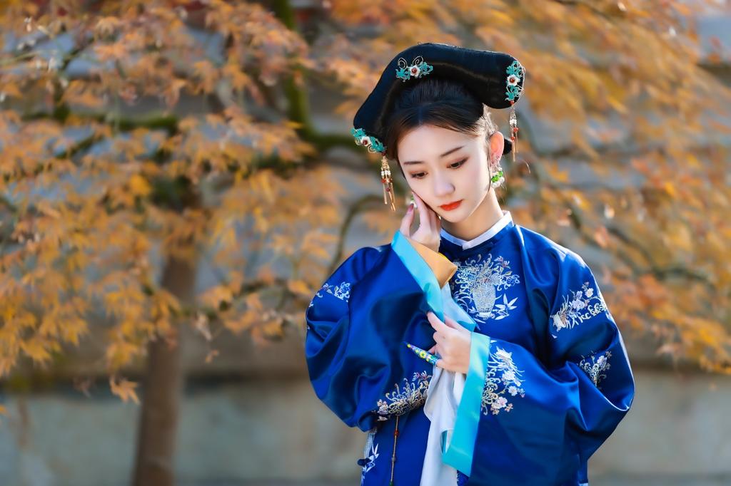 古代清宫美女锦衣华服唯美写真