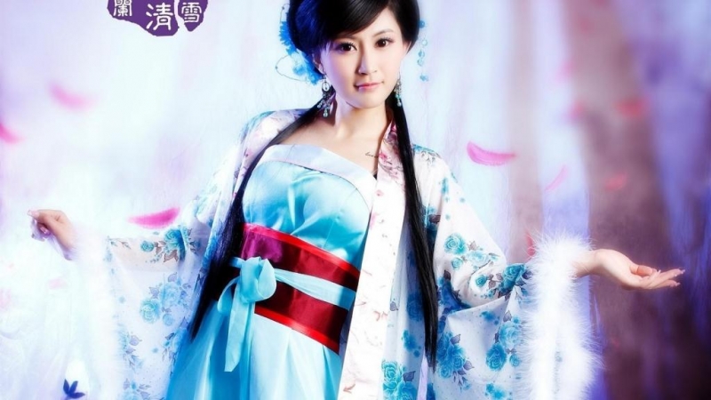 古装美女容色俏丽身姿妖娆写真