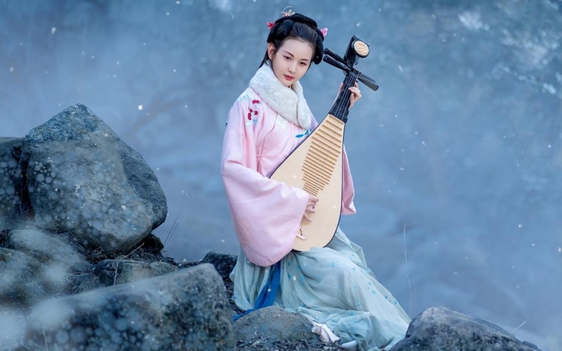 弹琵琶的古装美女唯美空灵写真