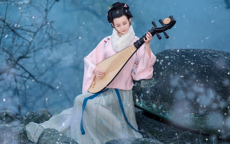 弹琵琶的古装美女唯美空灵写真