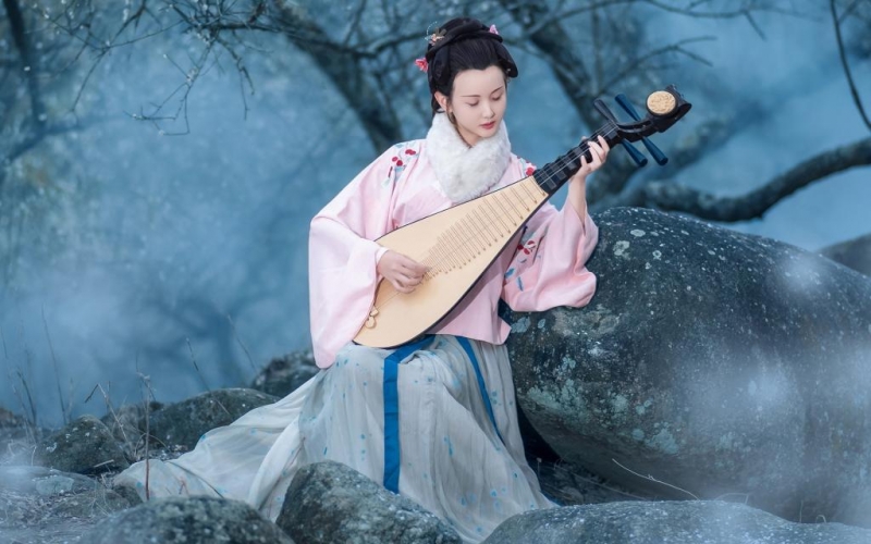 弹琵琶的古装美女唯美空灵写真