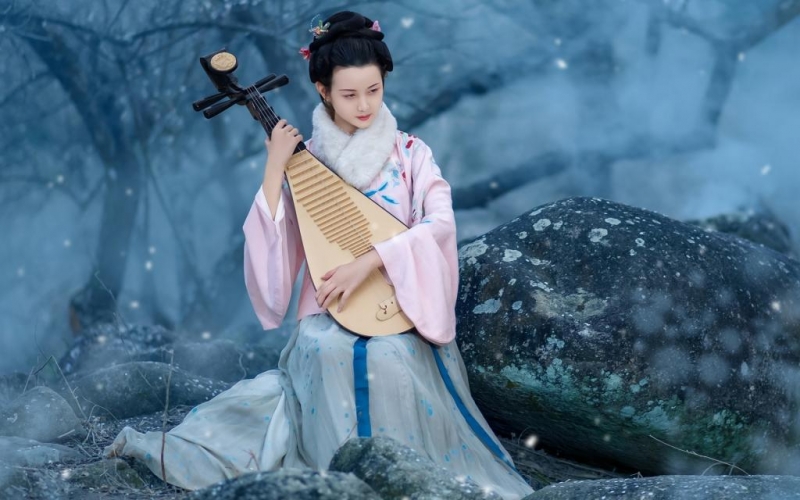 弹琵琶的古装美女唯美空灵写真