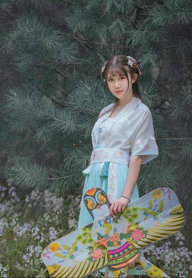 汉服美女温婉动人唯美古风写真