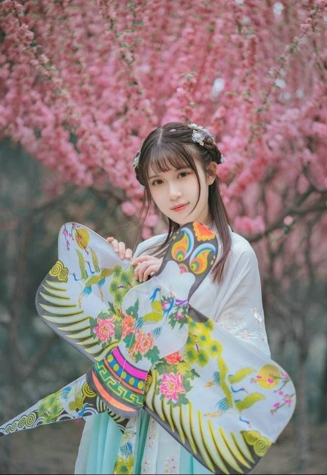 汉服美女温婉动人唯美古风写真