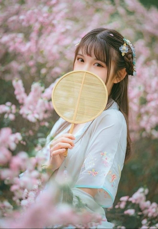 汉服美女温婉动人唯美古风写真
