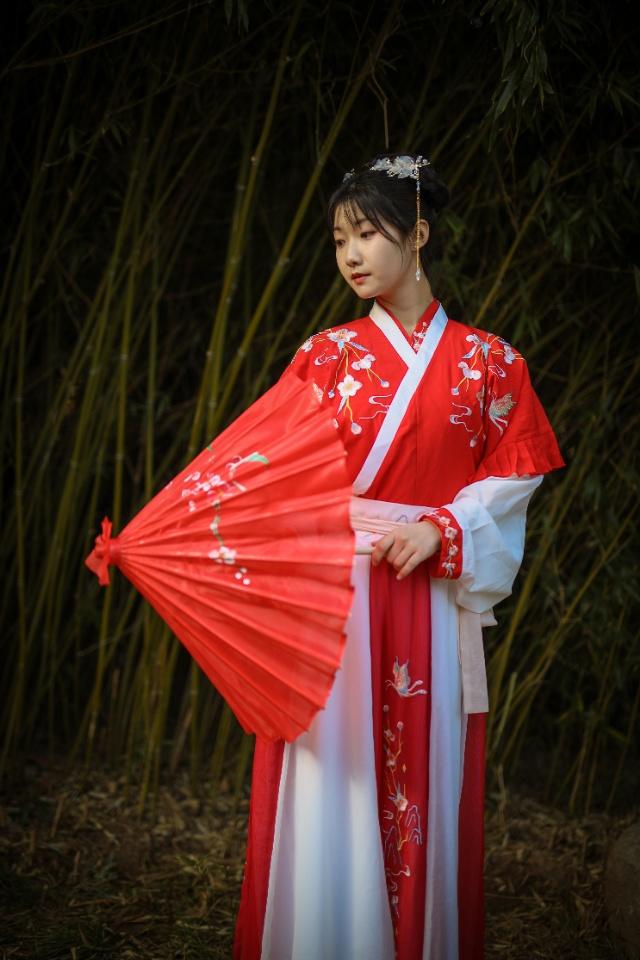 古装美女红妆素裹美艳动人写真