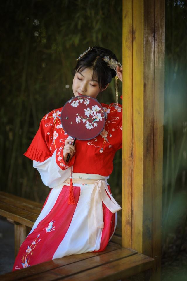 古装美女红妆素裹美艳动人写真