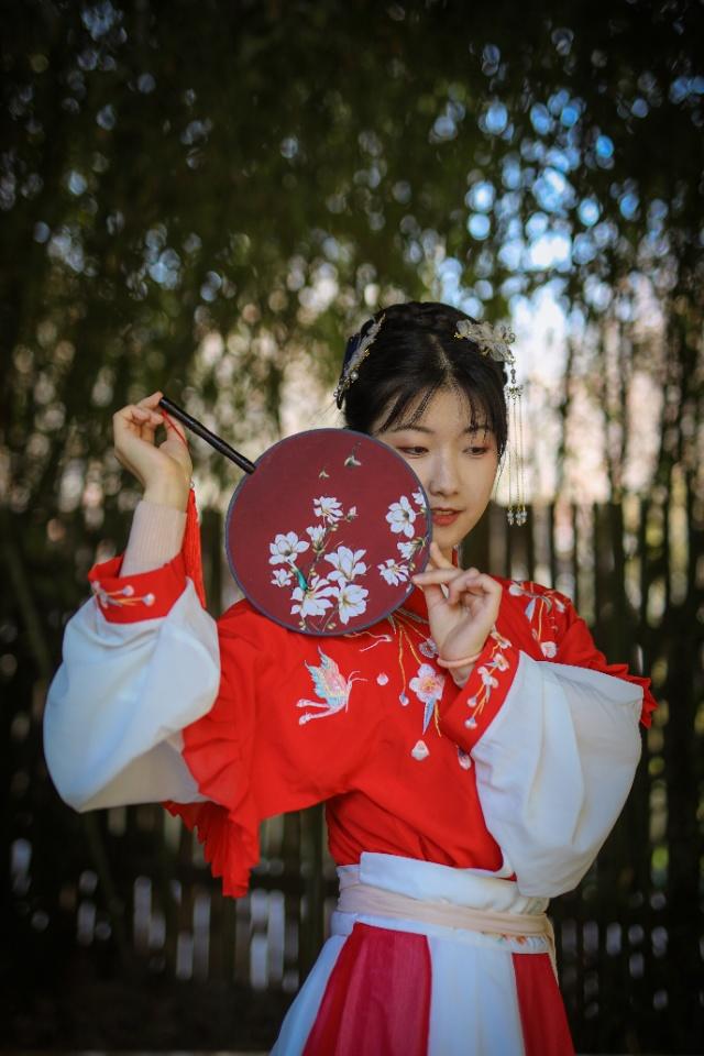 古装美女红妆素裹美艳动人写真