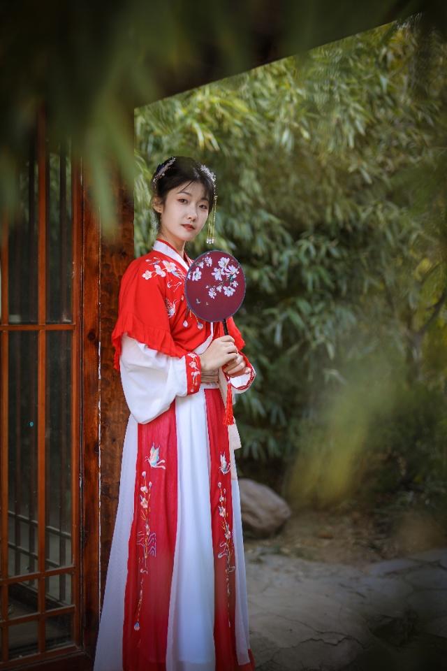 古装美女红妆素裹美艳动人写真