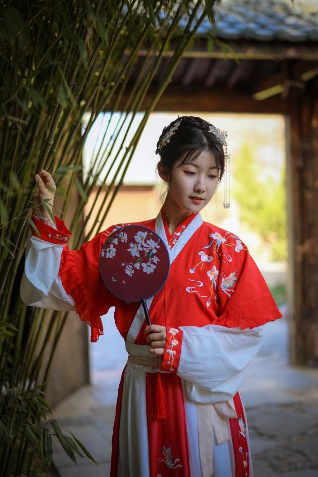 古装美女红妆素裹美艳动人写真