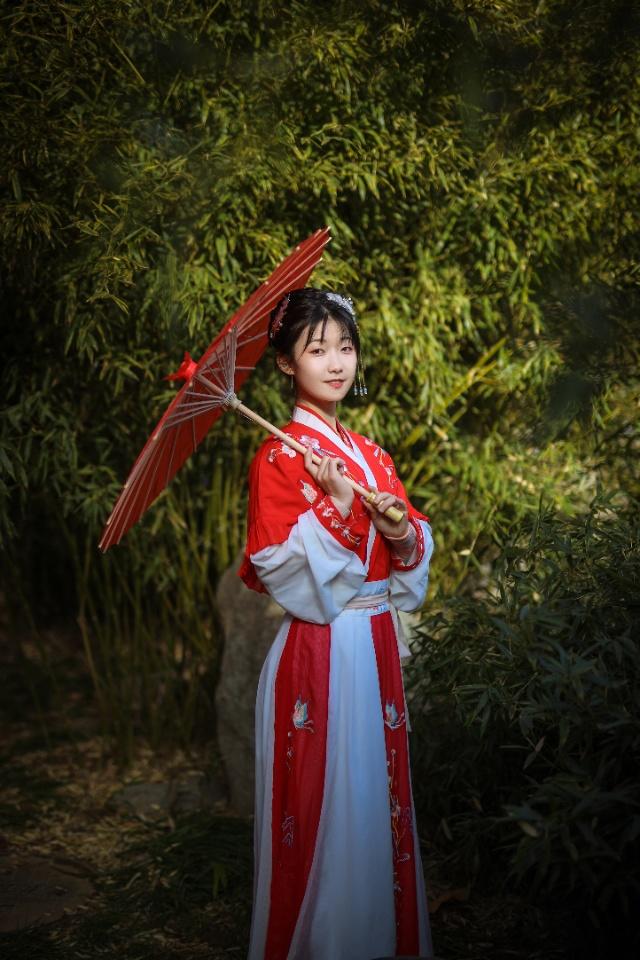 古装美女红妆素裹美艳动人写真