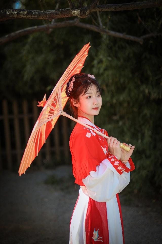 古装美女红妆素裹美艳动人写真