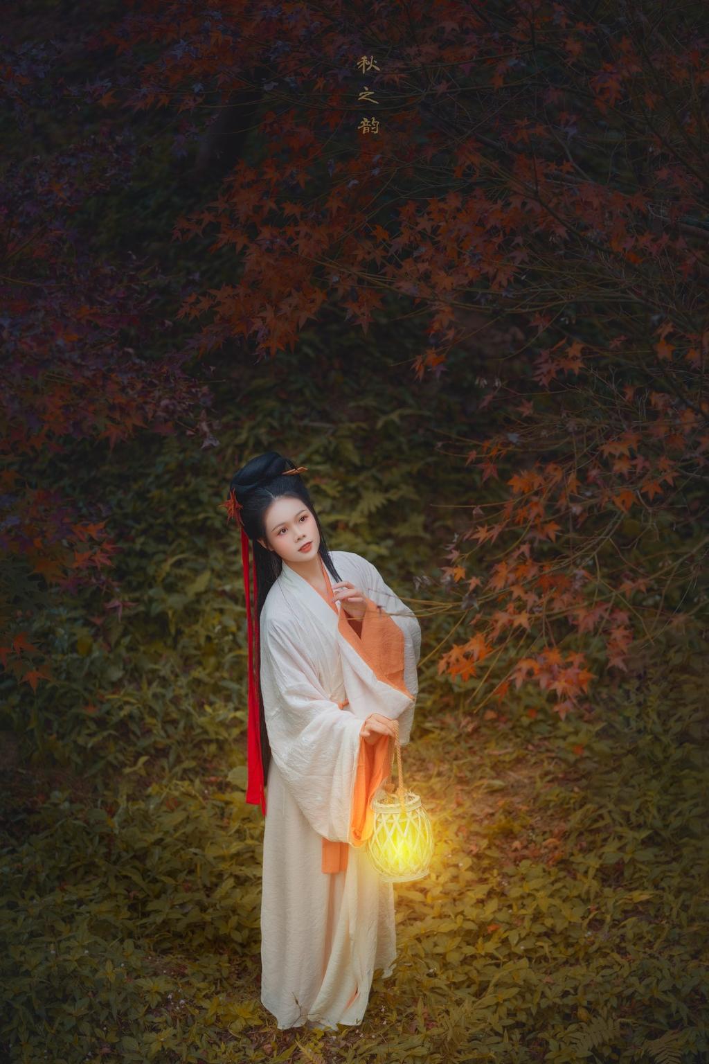 白衣飘飘古装美女长发及腰写真