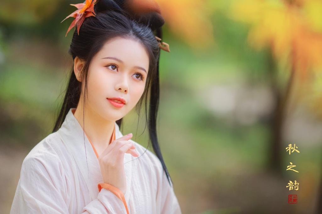 白衣飘飘古装美女长发及腰写真