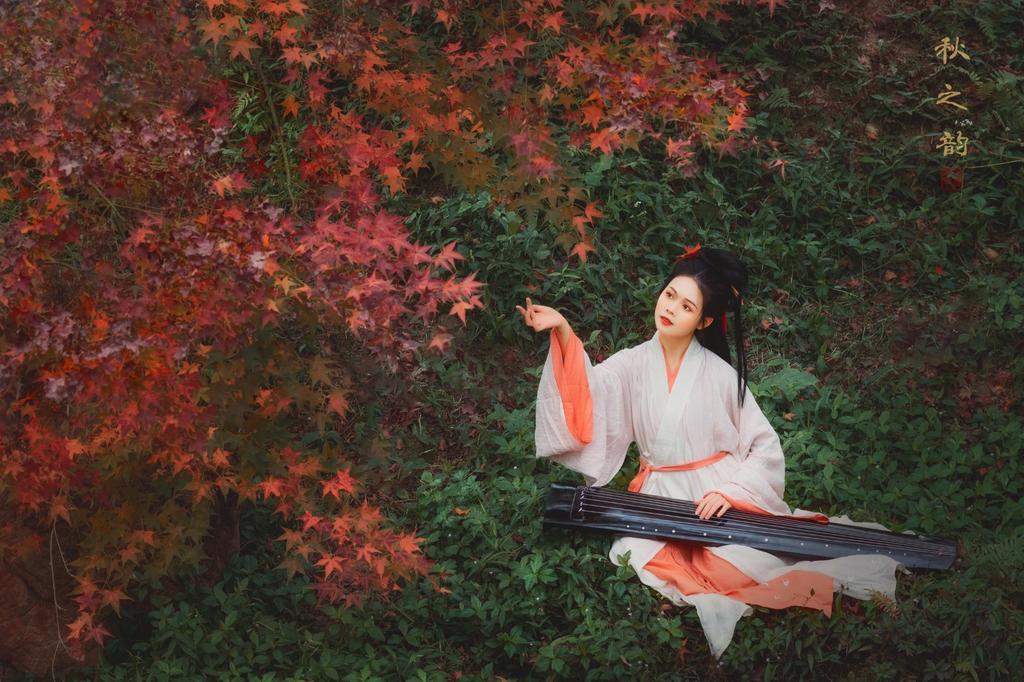 白衣飘飘古装美女长发及腰写真