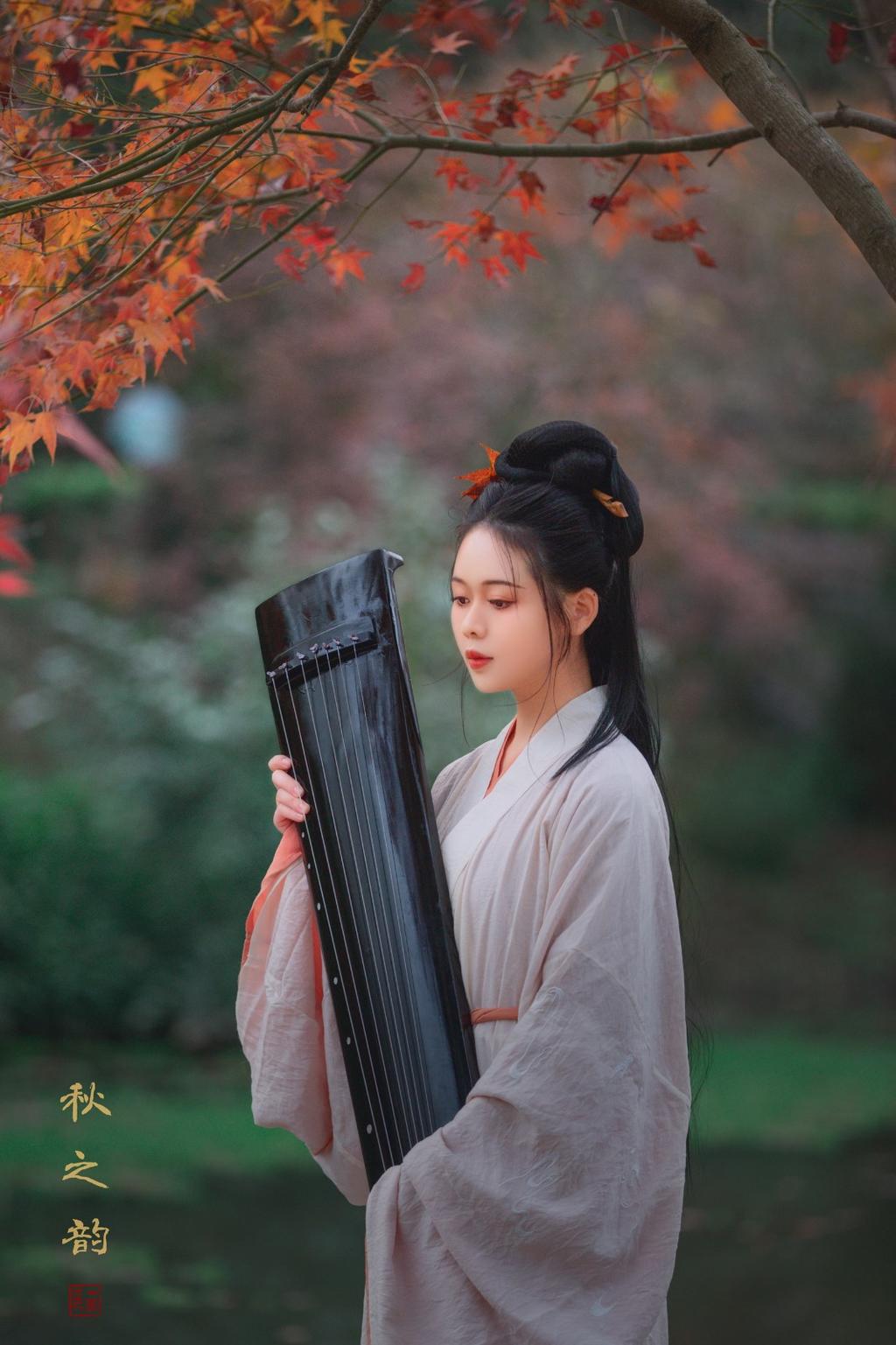 白衣飘飘古装美女长发及腰写真