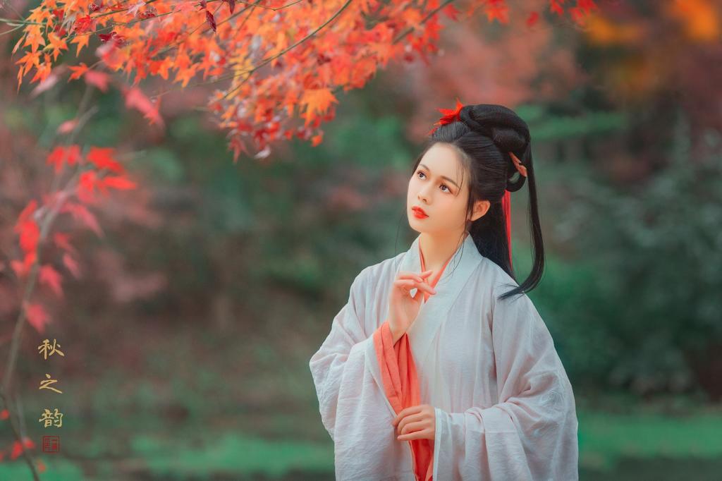 白衣飘飘古装美女长发及腰写真