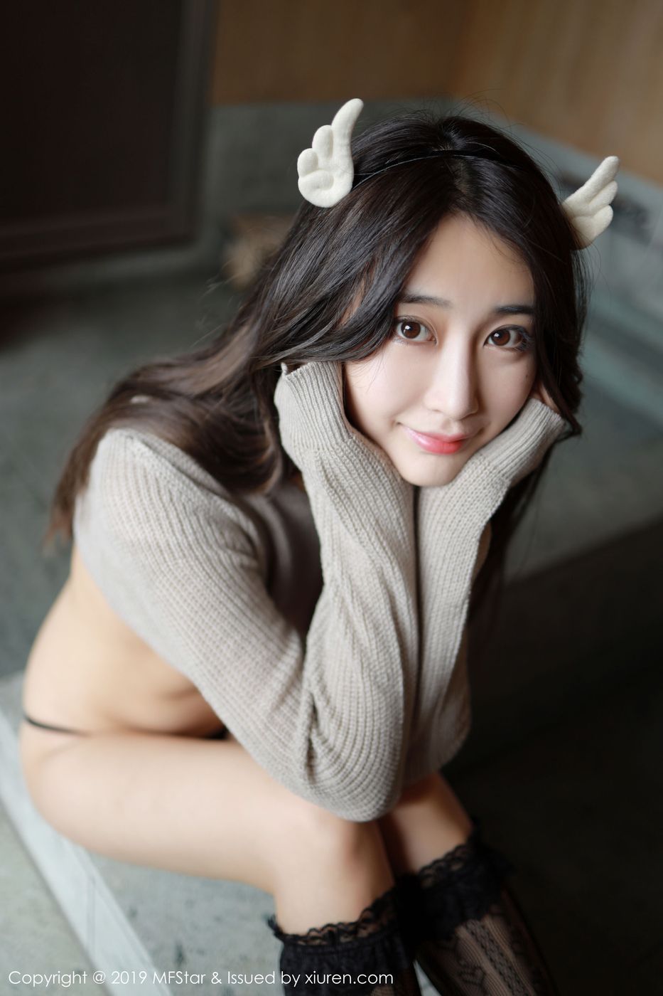 [MFStar模范学院] 美女模特Betty林子欣性感毛衣与筒袜系列日本旅拍 Vol.212