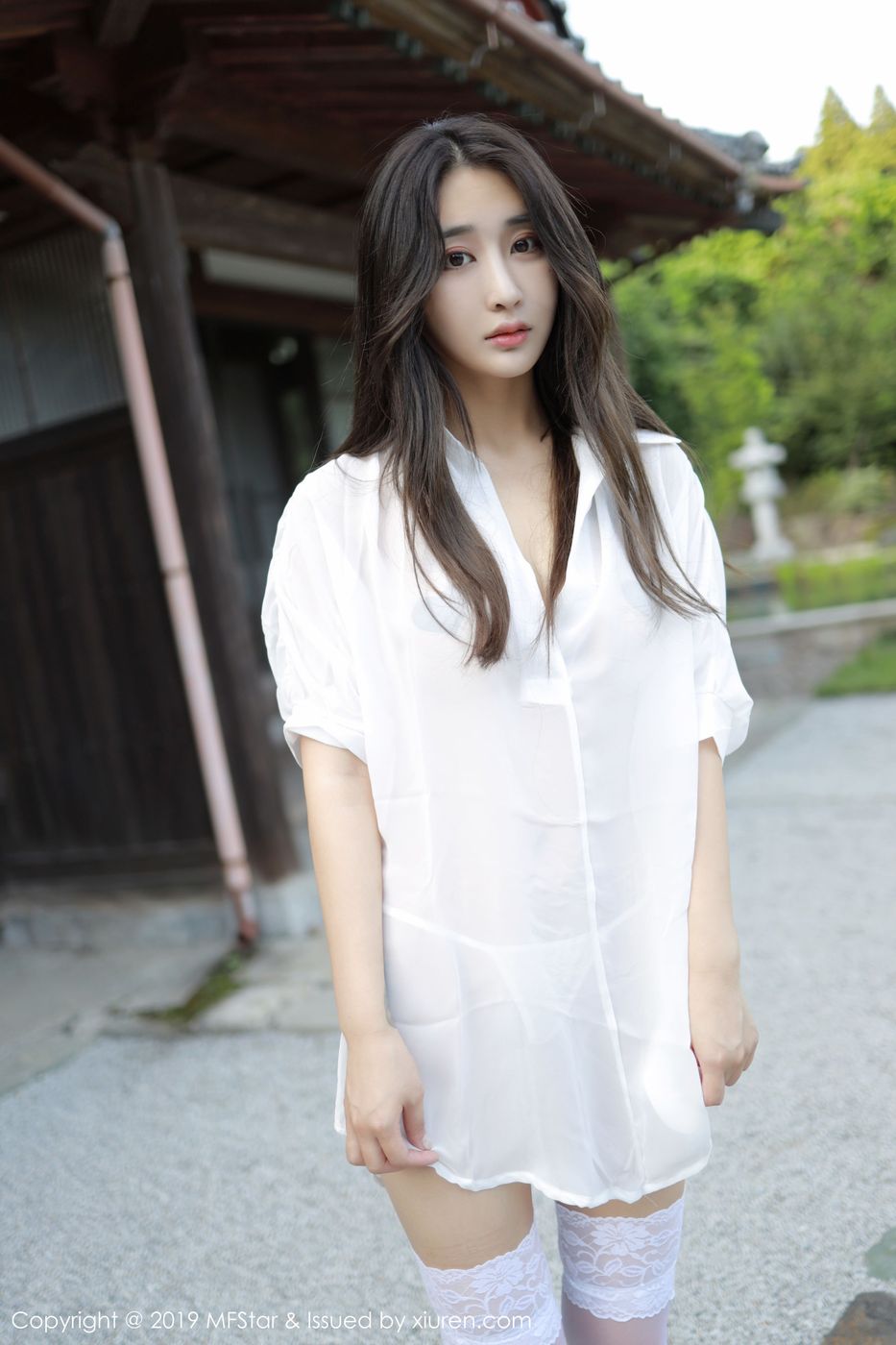 [MFStar模范学院] 美女模特Betty林子欣白衬衫与蕾丝吊袜日本旅拍 Vol.219