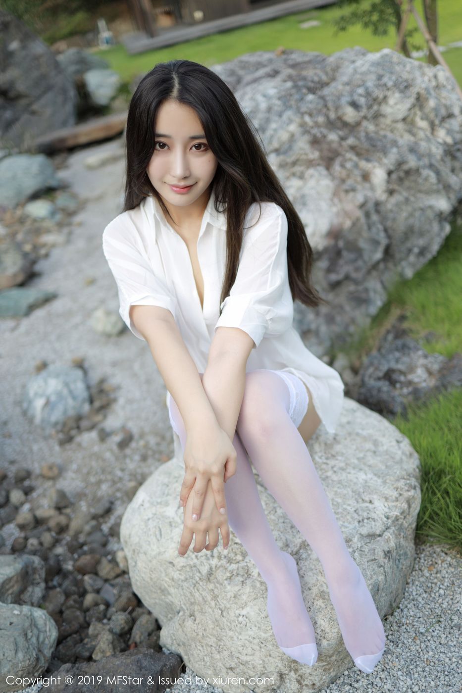 [MFStar模范学院] 美女模特Betty林子欣白衬衫与蕾丝吊袜日本旅拍 Vol.219