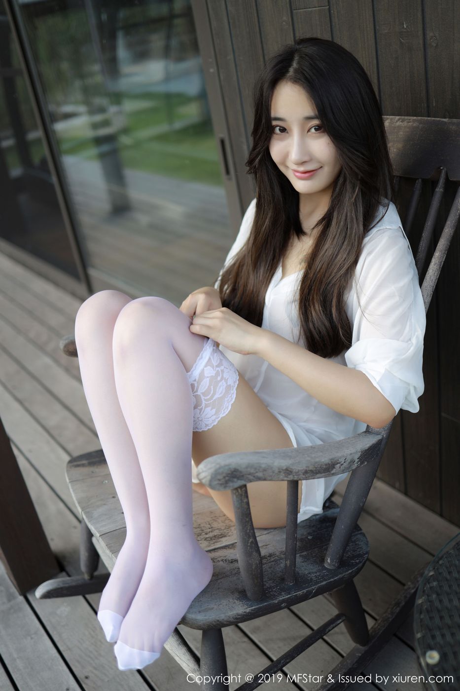[MFStar模范学院] 美女模特Betty林子欣白衬衫与蕾丝吊袜日本旅拍 Vol.219