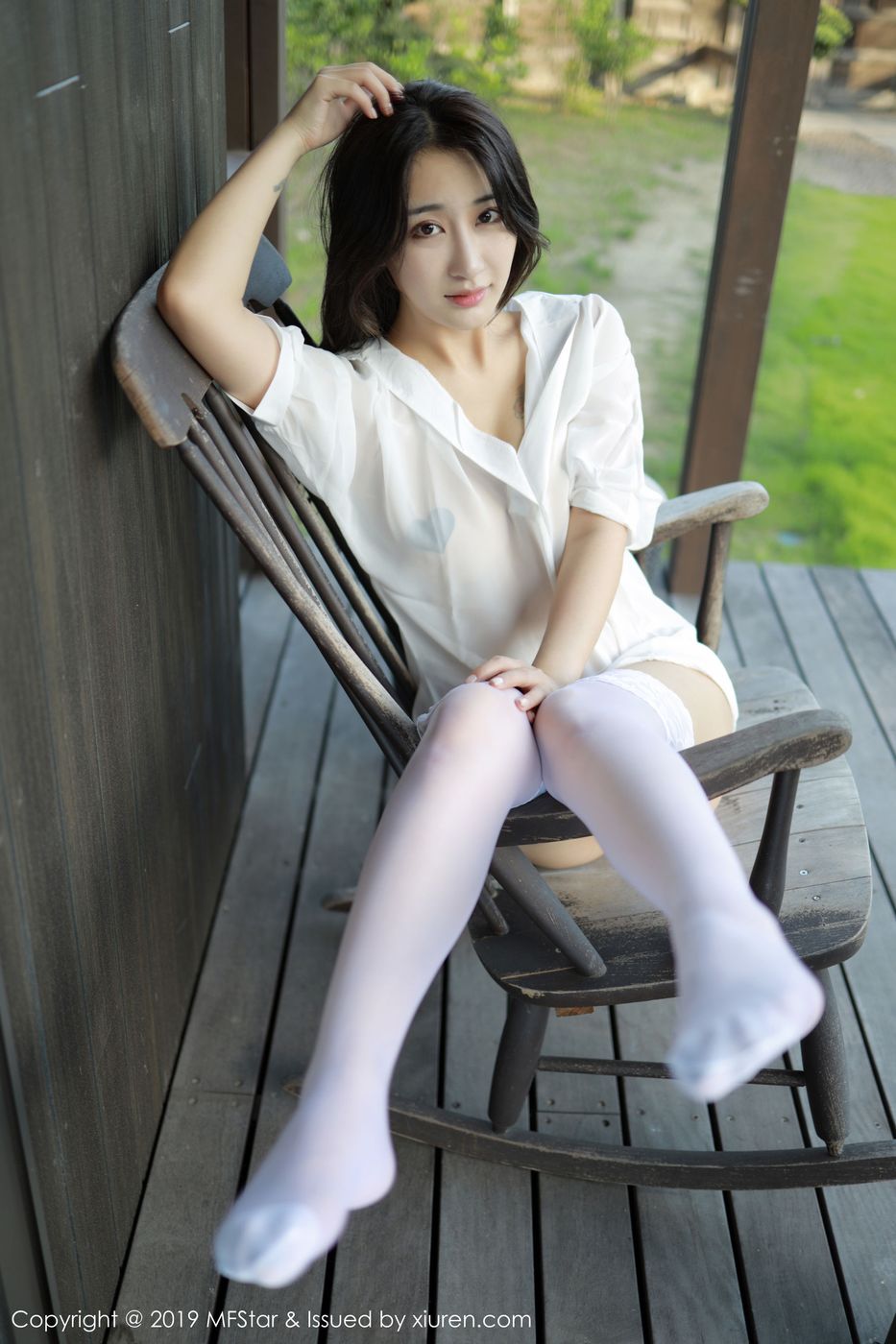 [MFStar模范学院] 美女模特Betty林子欣白衬衫与蕾丝吊袜日本旅拍 Vol.219