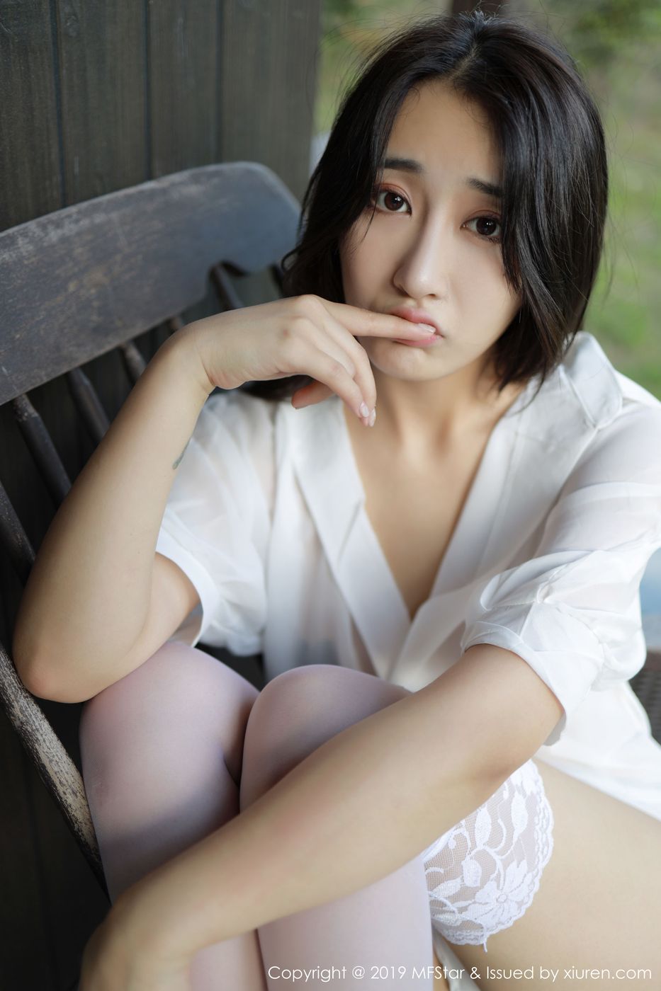 [MFStar模范学院] 美女模特Betty林子欣白衬衫与蕾丝吊袜日本旅拍 Vol.219