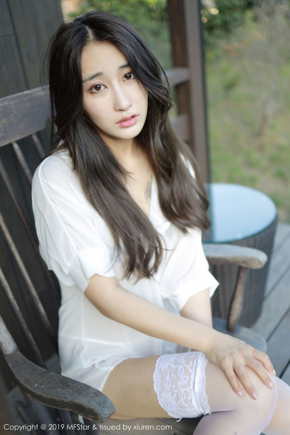 [MFStar模范学院] 美女模特Betty林子欣白衬衫与蕾丝吊袜日本旅拍 Vol.219