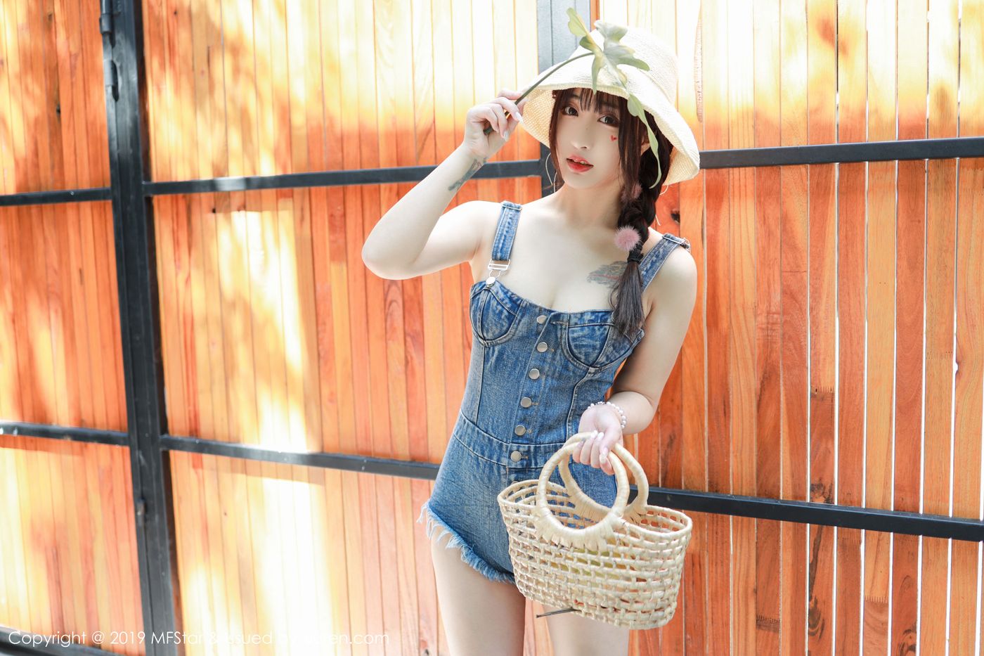 [MFStar模范学院] 模特Betty林子欣草帽少女牛仔内衣系列泰国旅拍 Vol.228