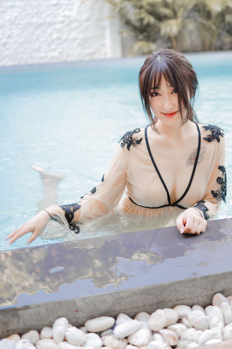 [MFStar模范学院] 美女模特Betty林子欣泳池出浴美人系列泰国清迈旅拍 Vol.230