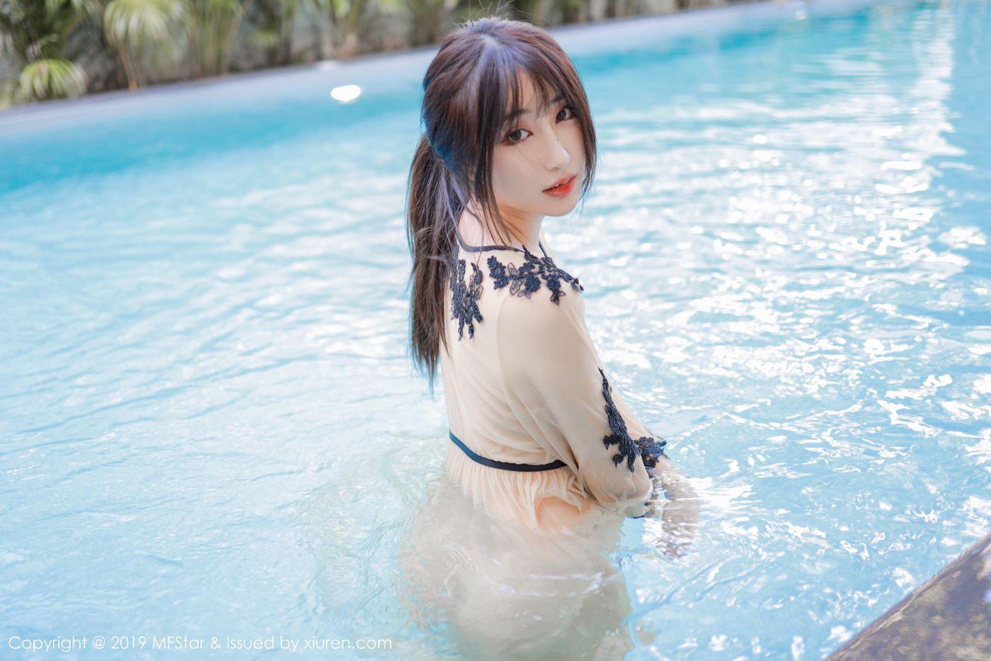 [MFStar模范学院] 美女模特Betty林子欣泳池出浴美人系列泰国清迈旅拍 Vol.230