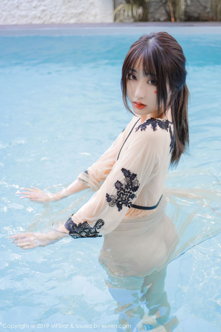 [MFStar模范学院] 美女模特Betty林子欣泳池出浴美人系列泰国清迈旅拍 Vol.230