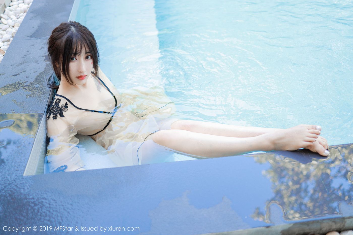 [MFStar模范学院] 美女模特Betty林子欣泳池出浴美人系列泰国清迈旅拍 Vol.230