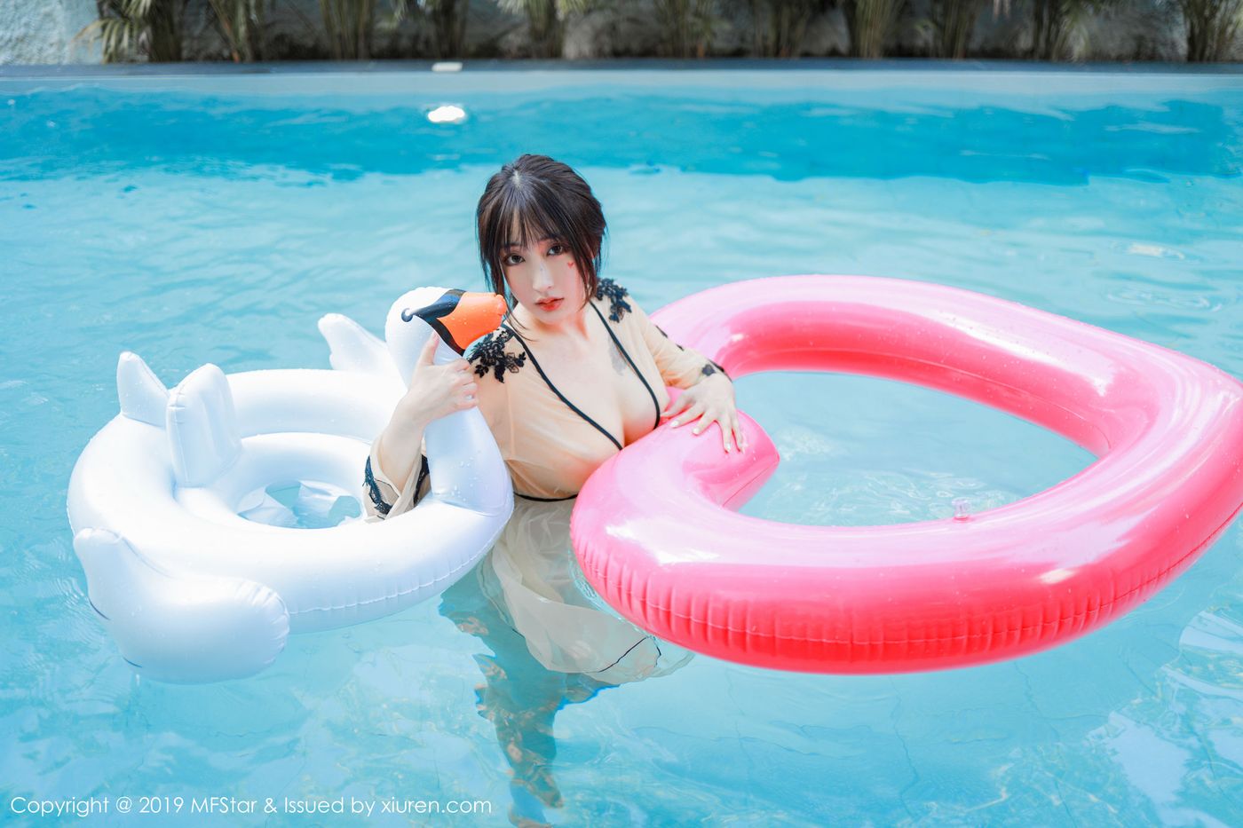 [MFStar模范学院] 美女模特Betty林子欣泳池出浴美人系列泰国清迈旅拍 Vol.230