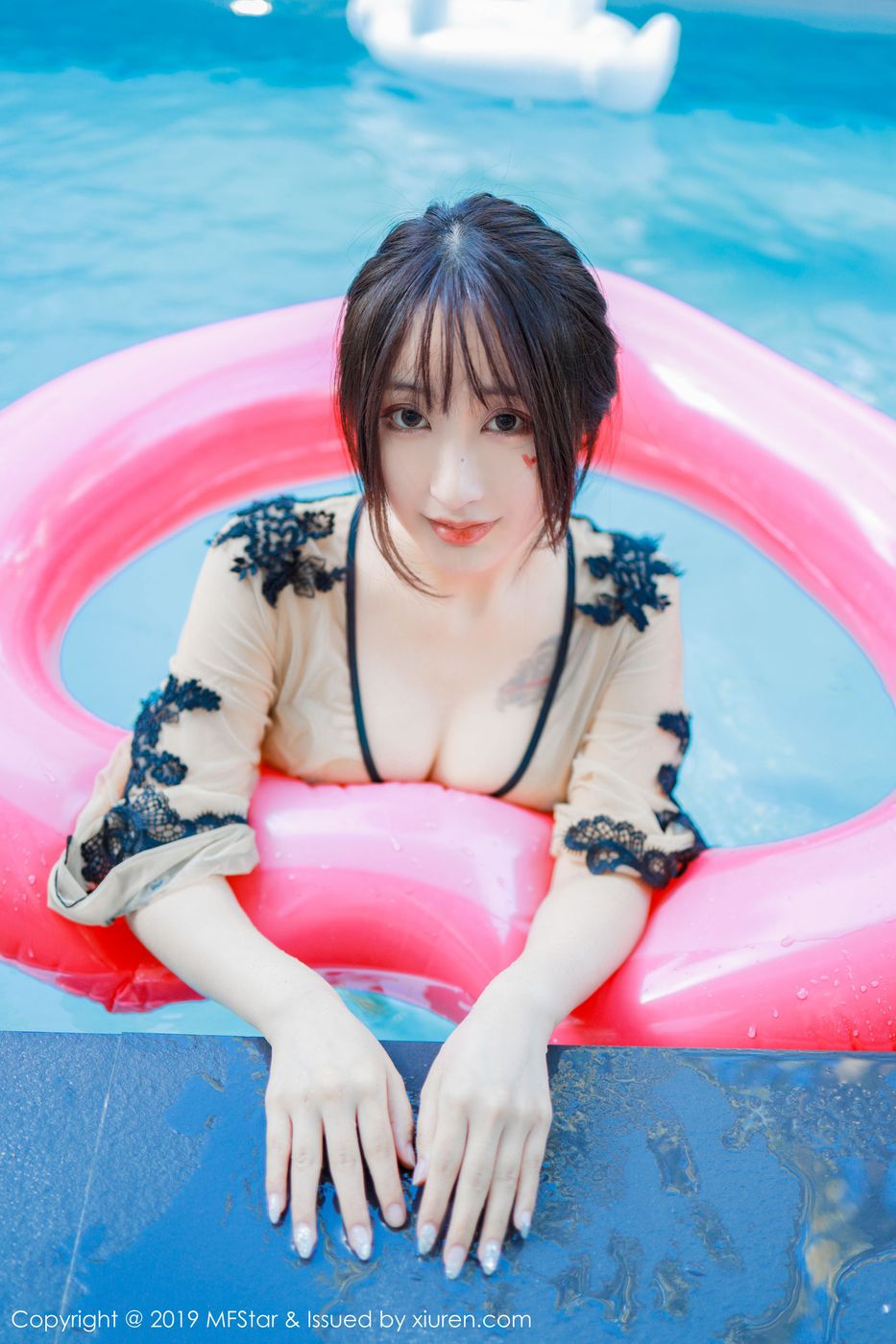 [MFStar模范学院] 美女模特Betty林子欣泳池出浴美人系列泰国清迈旅拍 Vol.230