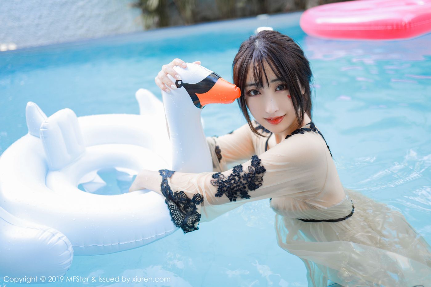 [MFStar模范学院] 美女模特Betty林子欣泳池出浴美人系列泰国清迈旅拍 Vol.230