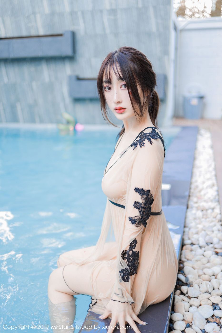 [MFStar模范学院] 美女模特Betty林子欣泳池出浴美人系列泰国清迈旅拍 Vol.230