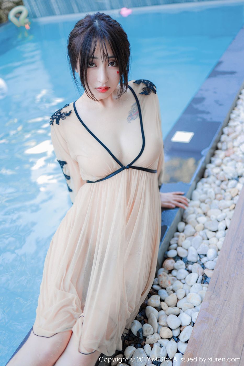 [MFStar模范学院] 美女模特Betty林子欣泳池出浴美人系列泰国清迈旅拍 Vol.230