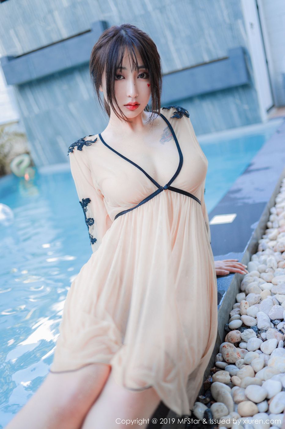 [MFStar模范学院] 美女模特Betty林子欣泳池出浴美人系列泰国清迈旅拍 Vol.230