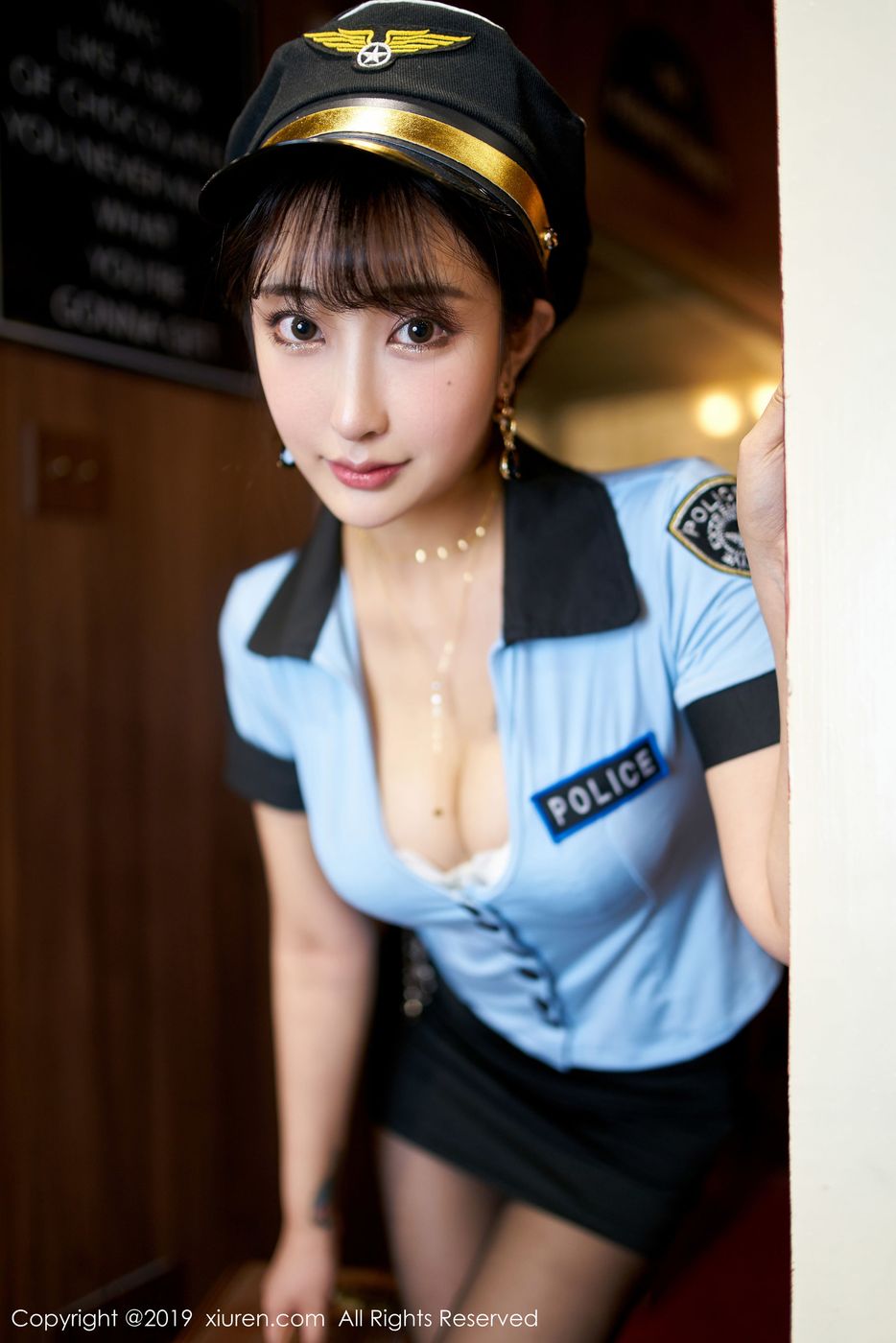 [XIUREN秀人网] 美女模特Betty林子欣警花制服系列极致诱惑写真 No.1811