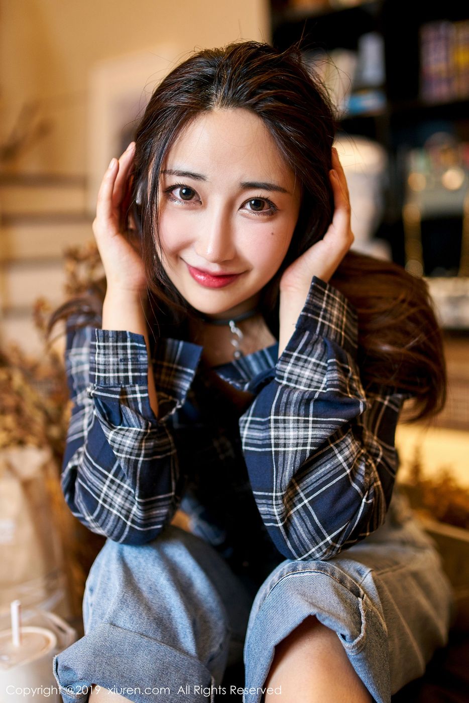 [XIUREN秀人网] 美女模特Betty林子欣书架前内衣+牛仔裤魅惑写真 No.1847