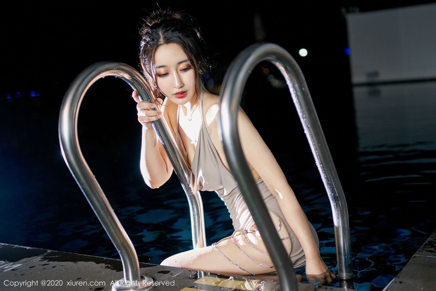 [XIUREN秀人网] 美女模特Betty林子欣高贵吊裙湿身系列三亚旅拍 No.1916