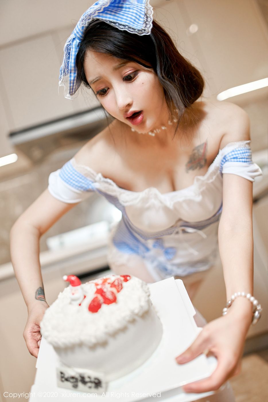 [XIUREN秀人网] 美女模特Betty林子欣蛋糕妹妹女仆装主题三亚旅拍 No.1936